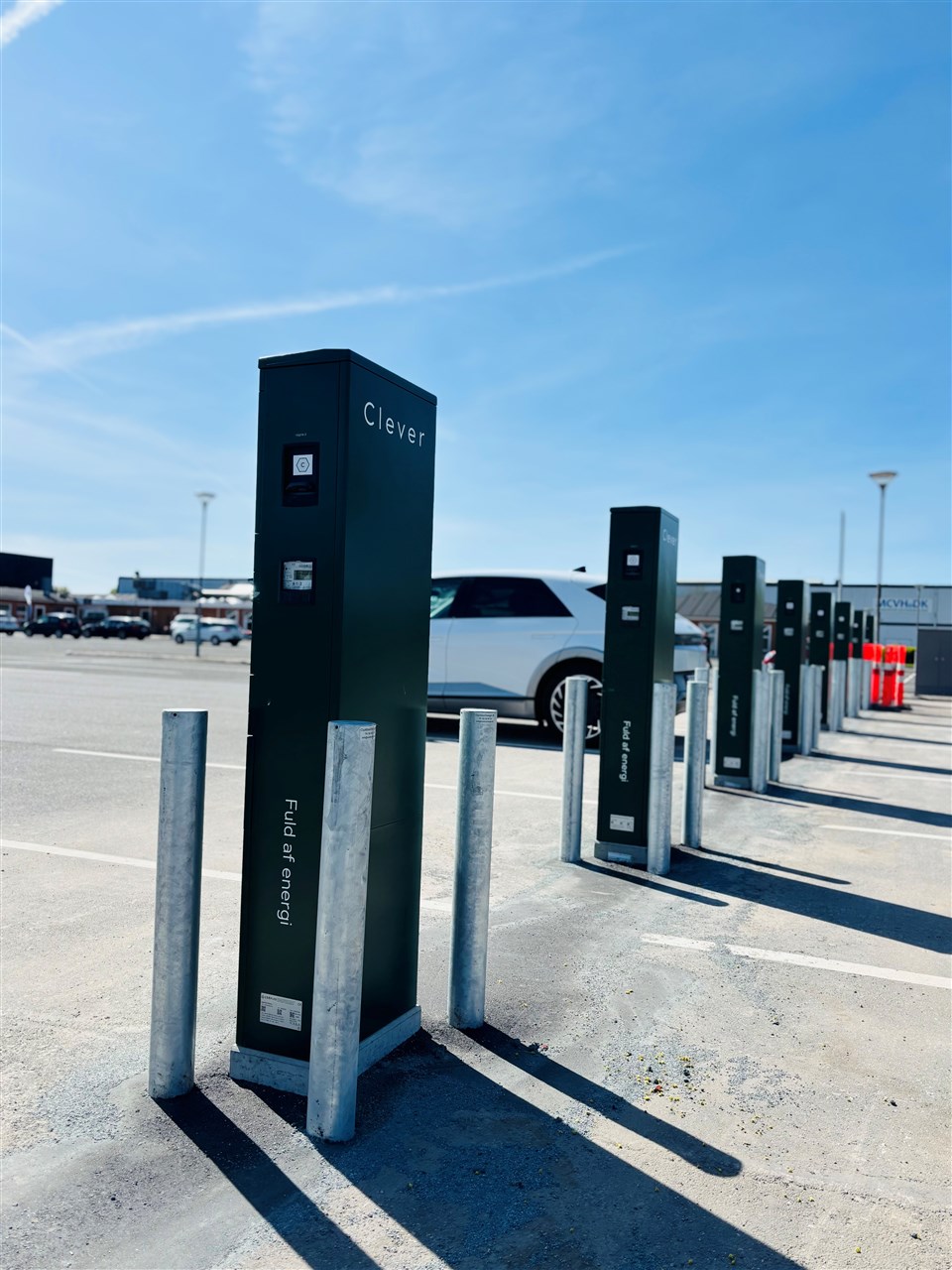 NYHED - 18 stk. helt nye Clever-ladepunkter på parkeringspladsen ved Messecenter Vesthimmerland